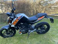 HÖSTPRIS! KTM 125 Duke med lågmil! Nyservad, nybesiktigad!