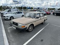 Volvo 244 240 4-door 2.1 DL