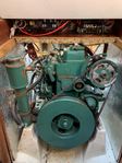 Volvo Penta MD7A motor plus drivsystemet, dieseltank.