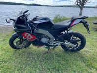 Sportig Aprilia RS4 50 Moped - Skolstartsrea