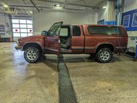 Chevrolet S-10 Extended Cab 4.3 V6 4WD Hydra-Matic