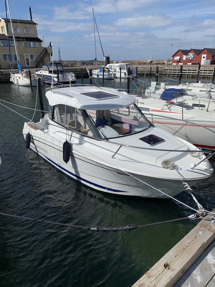 Beneteau Antares 6.80 image