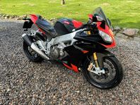 Prissänkt!! Aprilia RSV4 Factory med endast 988mil!!