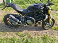 Ducati Monster 1200s