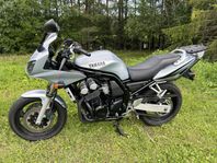 Yamaha FZS 600