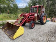 Traktor BM - Volvo 320 Buster med frontlastare