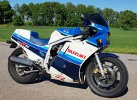 SUZUKI GSX R 750