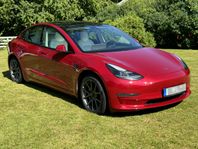 Tesla Model 3 Long Range AWD 2021 röd, vit klädsel, dragkrok