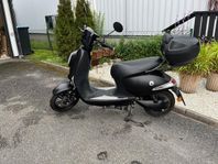 Vässla 2 elmoped med tillbehör