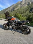 KTM Duke 890 tech pack