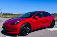 Tesla Model 3 Performance Facelift s/v hjul nybesikt.