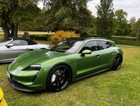 Porsche Taycan 4S Sport Turismo 571hk Mamba Green Metallic