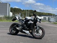 Triumph Street Triple RS *Nyservad*