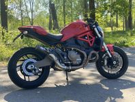 Ducati Monster 821 - 2015, välskött och i fantastiskt skick!