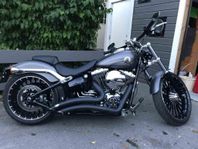 Harley Davidson Breakout