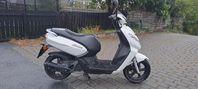 Moped Peugeut Kisbee 2020