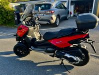 Röd Piaggio FUOCO GILERA 500 cc tricity B körkort 