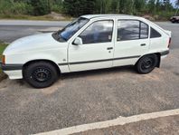 Opel Kadett 1.6.nybesiktad