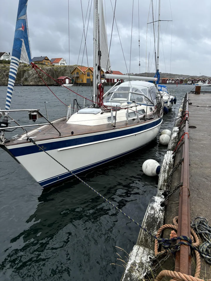 Hallberg rassy 34 image