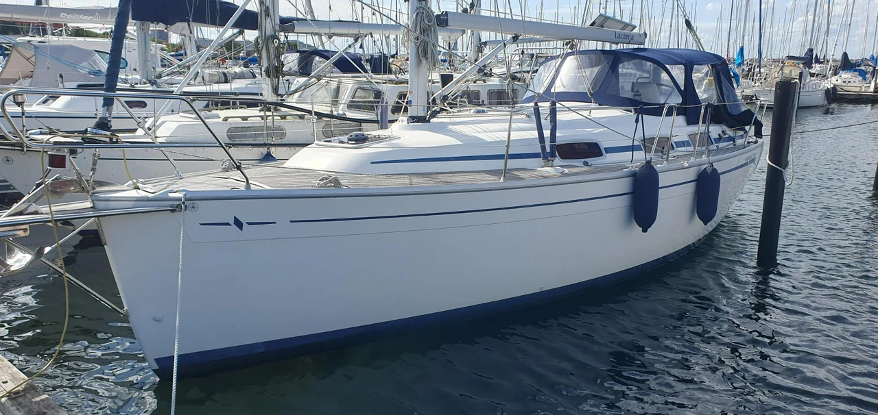 Bavaria 30 Cr i mycket fint skick med teakdäck image