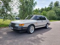 Saab 900i 4-dörrars sedan