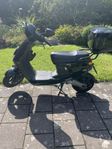 NIU svart Elmoped!