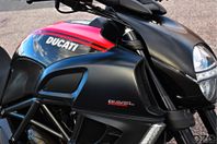 Ducati Diavel Carbon med touringpaket