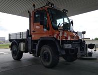 Mercedes Unimog U400 terränglastbil med släpvagn, utrustning