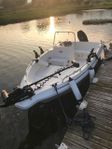 HR 460 Fishing med fabriksny Suzuku 50 och elmotor