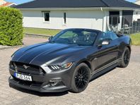 Ford Mustang GT Cab 422 hk, endast 1700 mil mycket fin