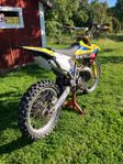 Suzuki RM 250 säljes pga skada.