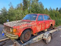 Skrotas Volvo 144 deluxe årsmodell 1974