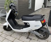 Elmoped Niu M+ Sport 45 km/h