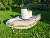 Rib 300 med jockeysäte