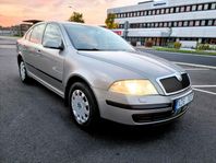 SKODA OCTAVIA 1.6i,NYBES,100%ROSTFRI,5D,NYBES,DRAG