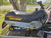 skidoo mxz 700 chassie + summit 2001