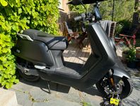 Elmoped Niu NQi Sport - Endast gått 142 mil!