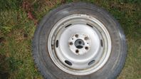 6 Däck i olika storlekar  2 st 195/75 R 16 C,  2 st 185 R 14