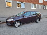 Ford Focus Kombi 1.6 Bensin Automat Dragrok Vinterdäck 