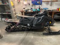 Polaris khaos 9r 146” -23 låga mil 