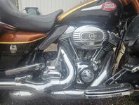 HARLEY-DAVIDSON FLHTCUSE CVO 110 Jubileums cykel