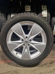 Mycket fina dubbfria vinterhjul Volvo v60 CC 215/55-18