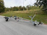 Thule bromsad båttrailer 80 km/h 1300 kg