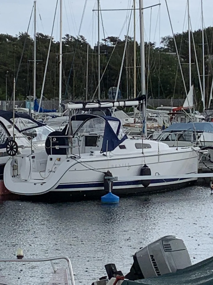 Hunter 27 image