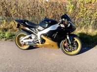 Yamaha R1 