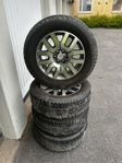 Året runt Däck Pirelli 255/60 R18 med fälgar 6x114.3