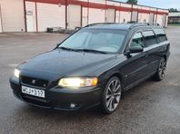 Volvo V70 2.5T AWD Momentum  R-Front