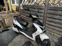 Jätte fin moped, Comet klass 1, el-driven