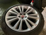 Nya Jaguar original 19" fälgar med 245/40/19 Pirelli 