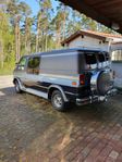 Dodge van bytes mot husvagn